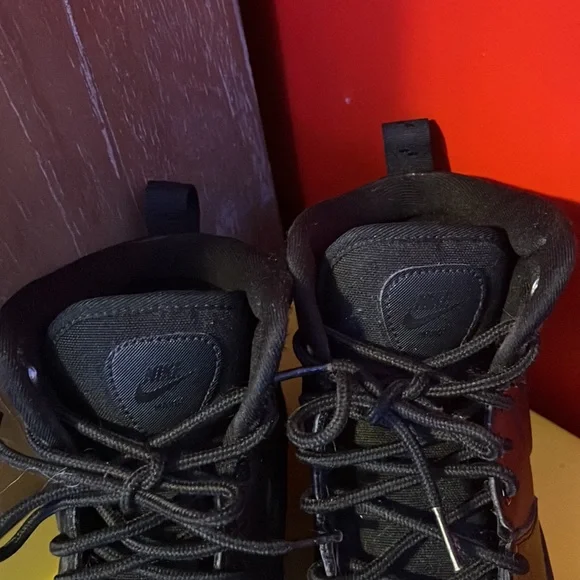 ACG Nike boots like new!!! - Picture 5 of 5